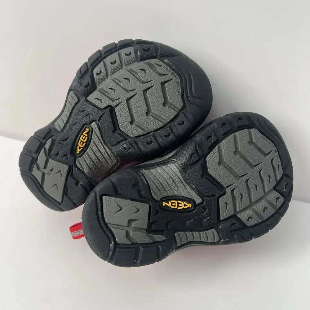 KEEN Newport H2 Red Black Closed Toe Walking Waterproof Baby Toddler Sandals 4